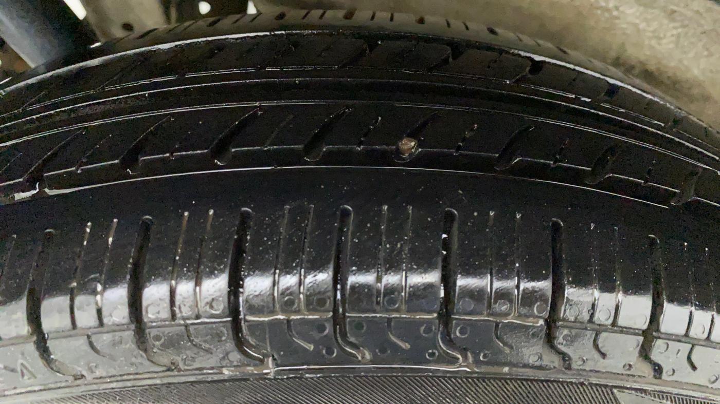 2018 Maruti Wagon R 1.0 LXI CNG, CNG, Manual, 56,733 km, Right Front Tyre Tread