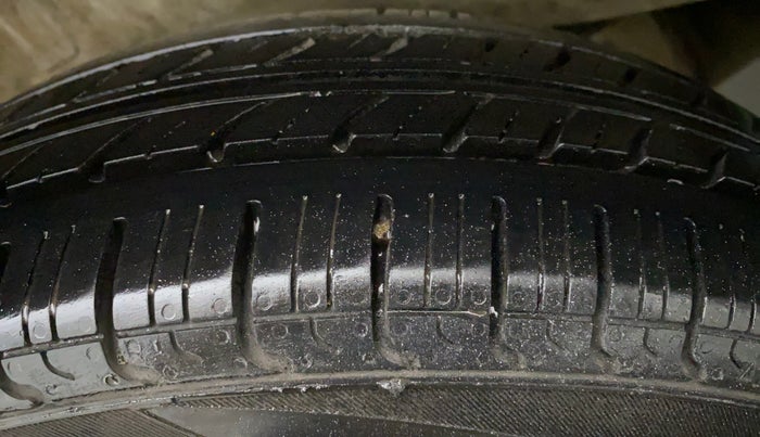 2018 Maruti Wagon R 1.0 LXI CNG, CNG, Manual, 56,733 km, Left Front Tyre Tread