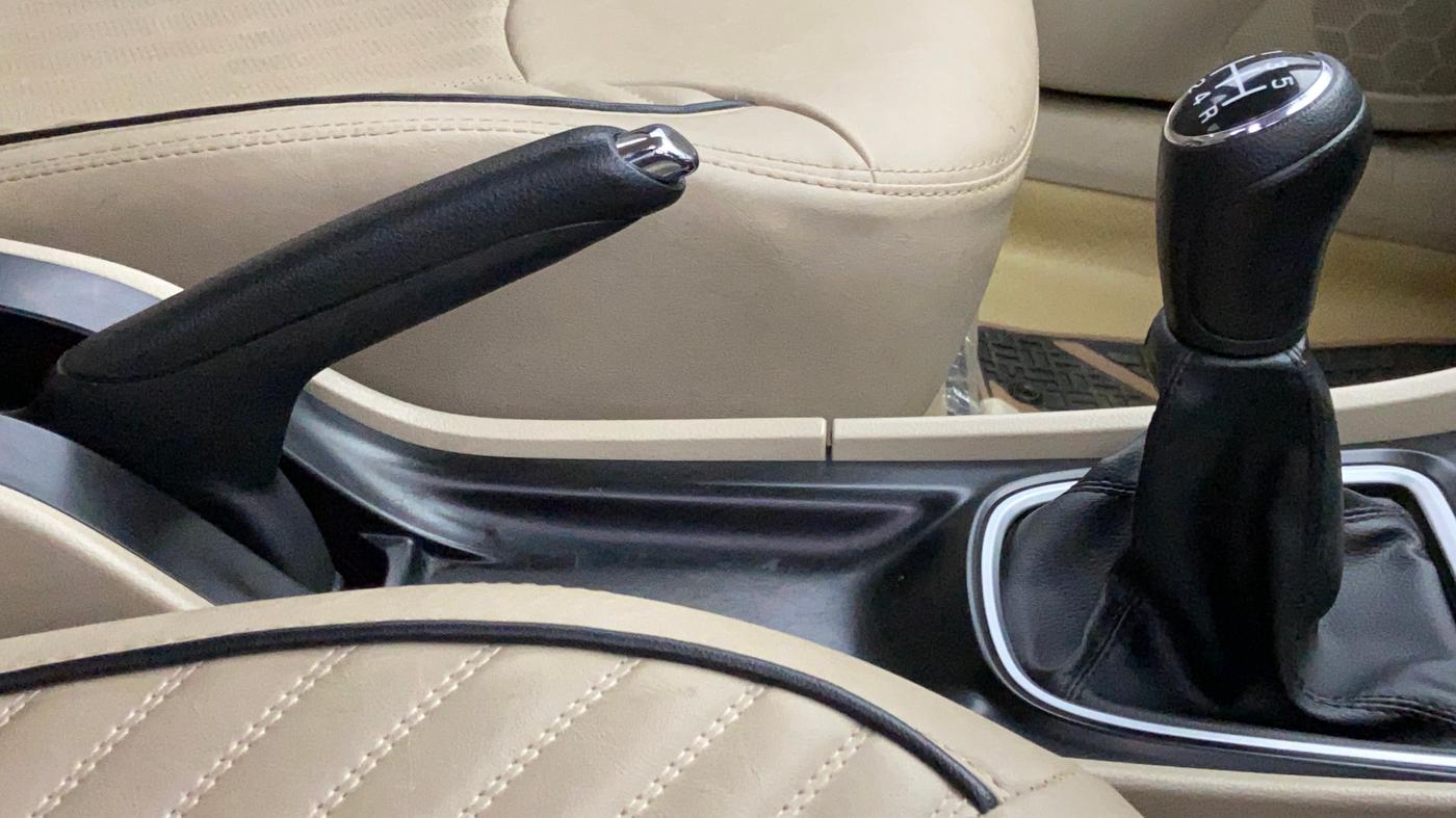 2020 Maruti Ciaz DELTA 1.5 SHVS VVT MT, Petrol, Manual, 21,487 km, Gear Lever