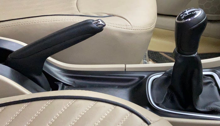 2020 Maruti Ciaz DELTA 1.5 SHVS VVT MT, Petrol, Manual, 21,487 km, Gear Lever