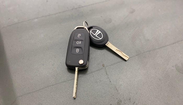 2023 Tata NEXON XMA PLUS SUNROOF PETROL, Petrol, Automatic, 20,224 km, Key Close Up