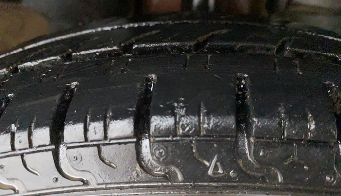 2017 Renault Kwid RXL, Petrol, Manual, 23,472 km, Right Front Tyre Tread