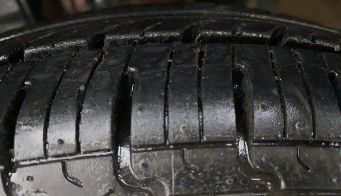 2017 Renault Kwid RXL, Petrol, Manual, 23,472 km, Left Front Tyre Tread