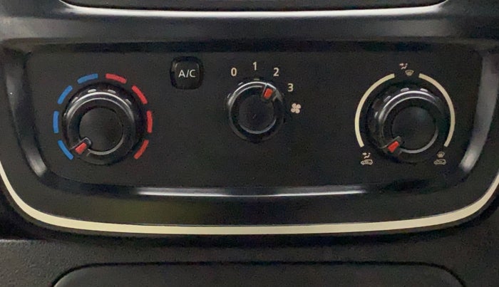 2017 Renault Kwid RXL, Petrol, Manual, 23,472 km, AC Unit - Directional switch has minor damage