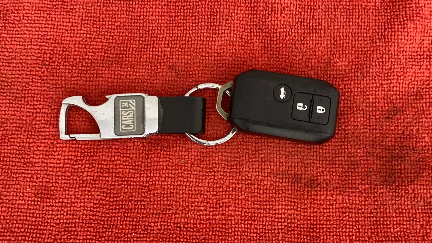 2017 Maruti Dzire ZXI AMT, CNG, Automatic, 60,595 km, Key Close Up