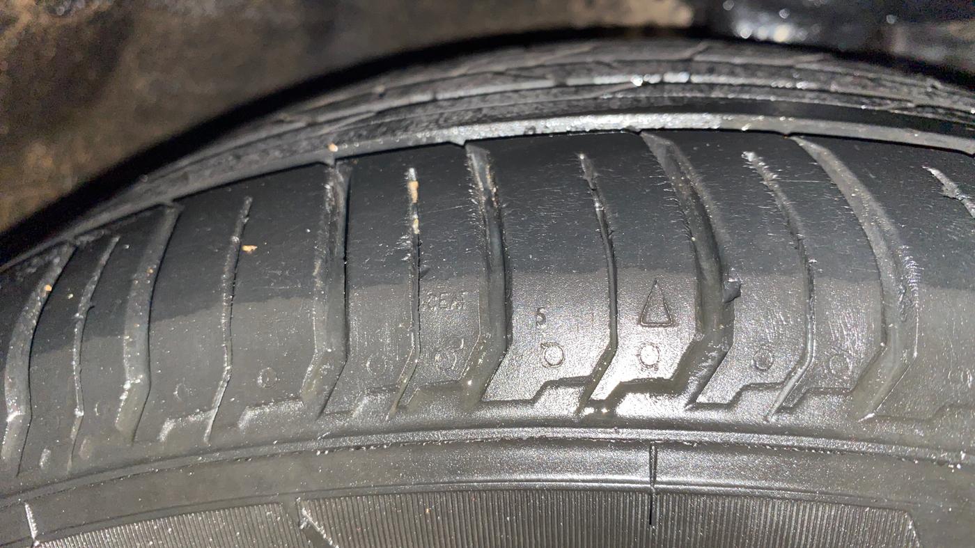 2014 Hyundai Verna FLUIDIC 1.6 VTVT SX, Petrol, Manual, 34,635 km, Right Front Tyre Tread