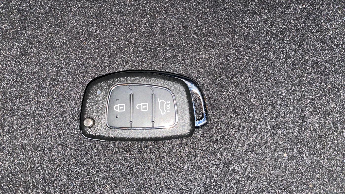 2014 Hyundai Verna FLUIDIC 1.6 VTVT SX, Petrol, Manual, 34,635 km, Key Close Up