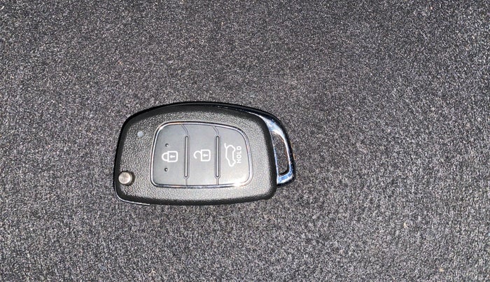 2014 Hyundai Verna FLUIDIC 1.6 VTVT SX, Petrol, Manual, 34,571 km, Key Close Up