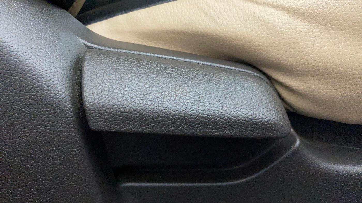 2014 Hyundai Verna FLUIDIC 1.6 VTVT SX, Petrol, Manual, 34,635 km, Driver Side Adjustment Panel
