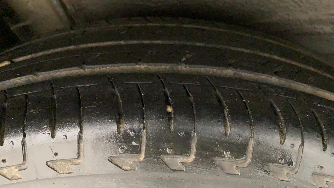 2017 Maruti IGNIS ZETA 1.2 AMT, Petrol, Automatic, 68,890 km, Right Rear Tyre Tread