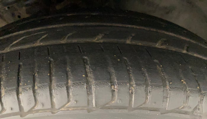 2017 Maruti IGNIS ZETA 1.2 AMT, Petrol, Automatic, 68,890 km, Right Front Tyre Tread