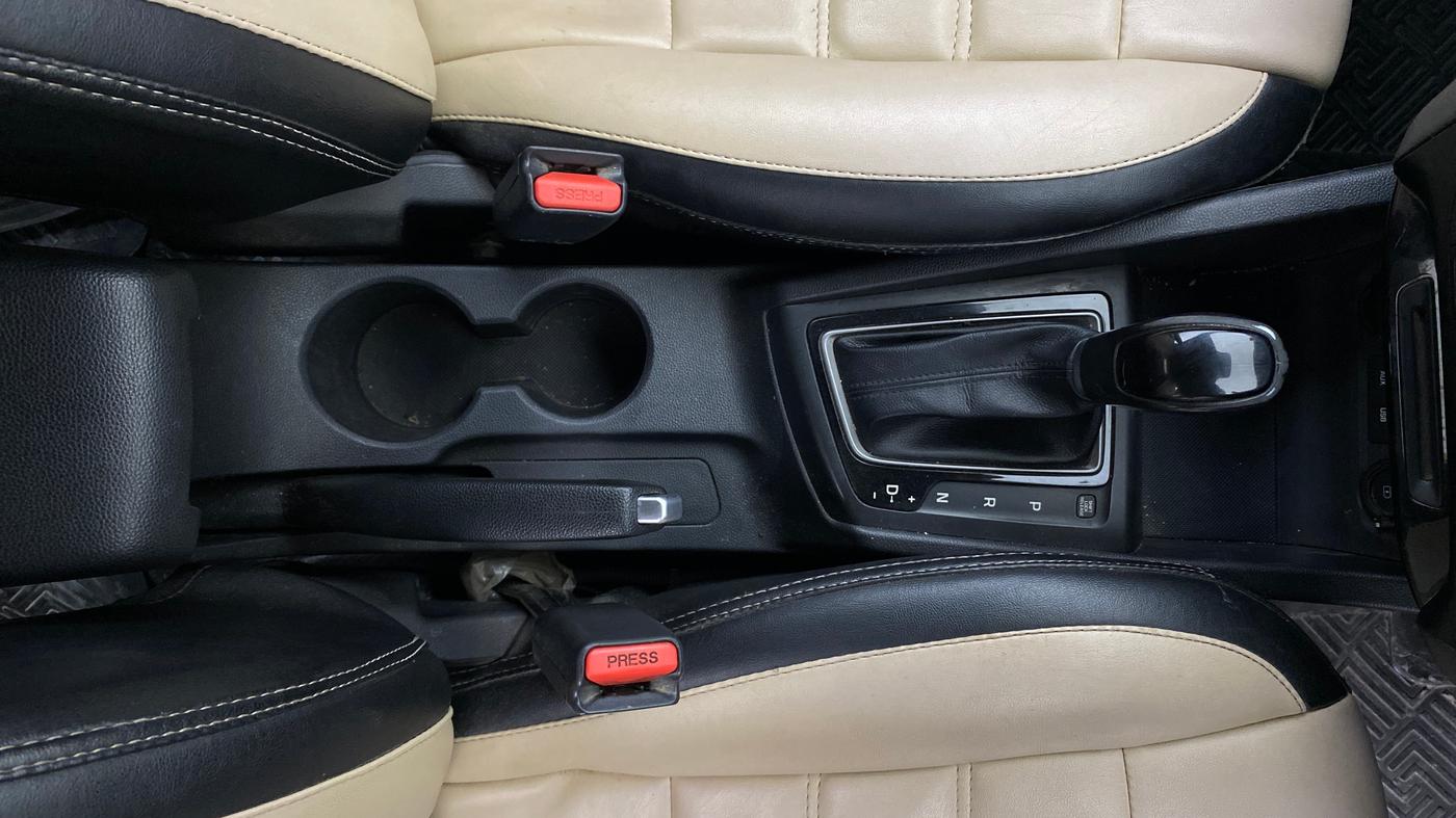 2019 Hyundai Elite i20 ASTA (O) CVT, Petrol, Automatic, 66,379 km, Gear Lever