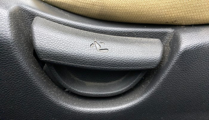 2018 Hyundai Grand i10 MAGNA 1.2 KAPPA VTVT, Petrol, Manual, 35,122 km, Driver Side Adjustment Panel