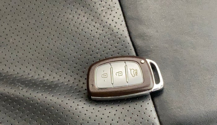 2017 Hyundai Creta SX PLUS AT 1.6 DIESEL, Diesel, Automatic, 89,988 km, Key Close Up