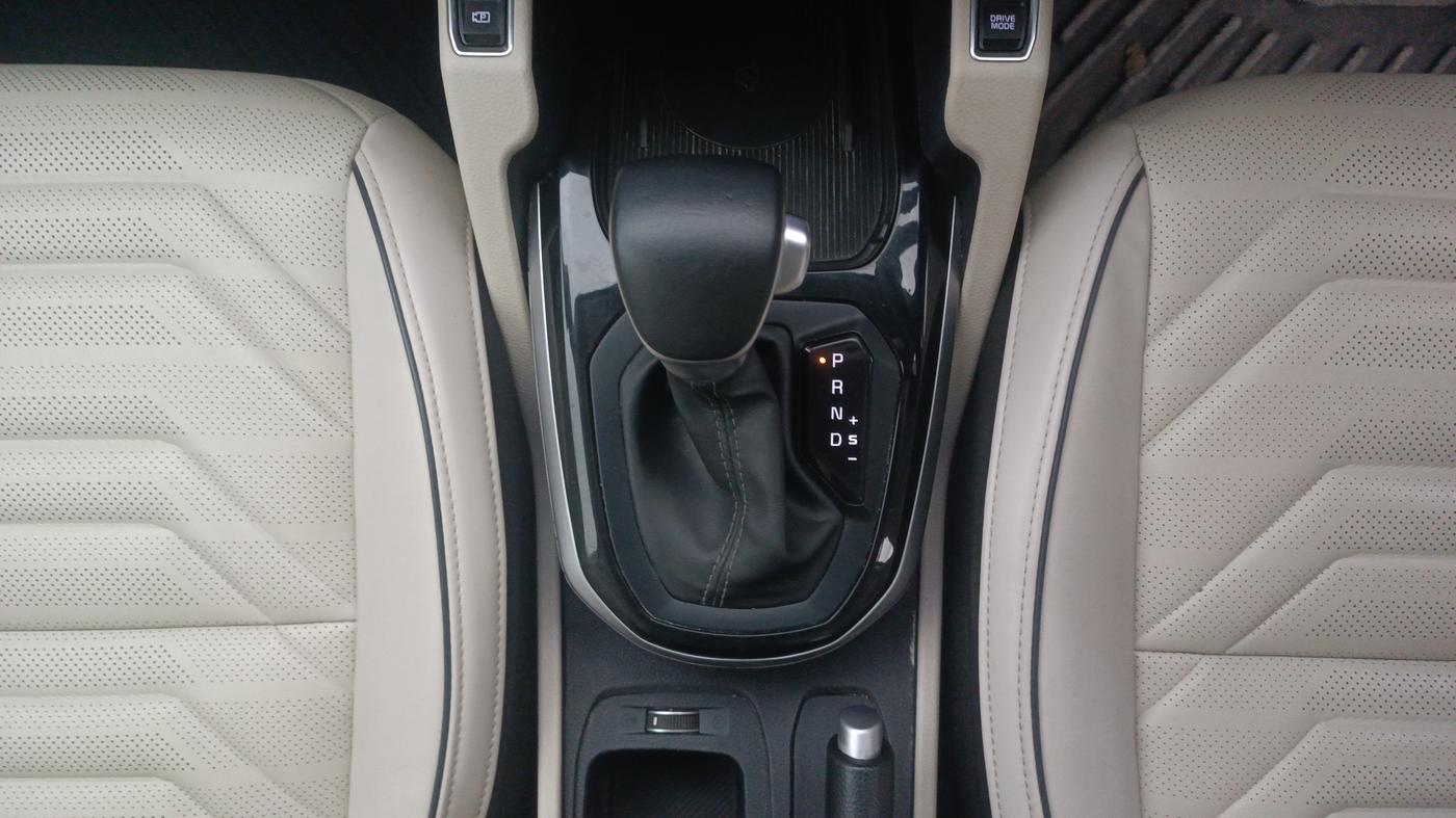 2024 KIA CARENS Luxury Plus 1.5 Turbo Petrol DCT 7 STR, Petrol, Automatic, 72,776 km, Gear Lever