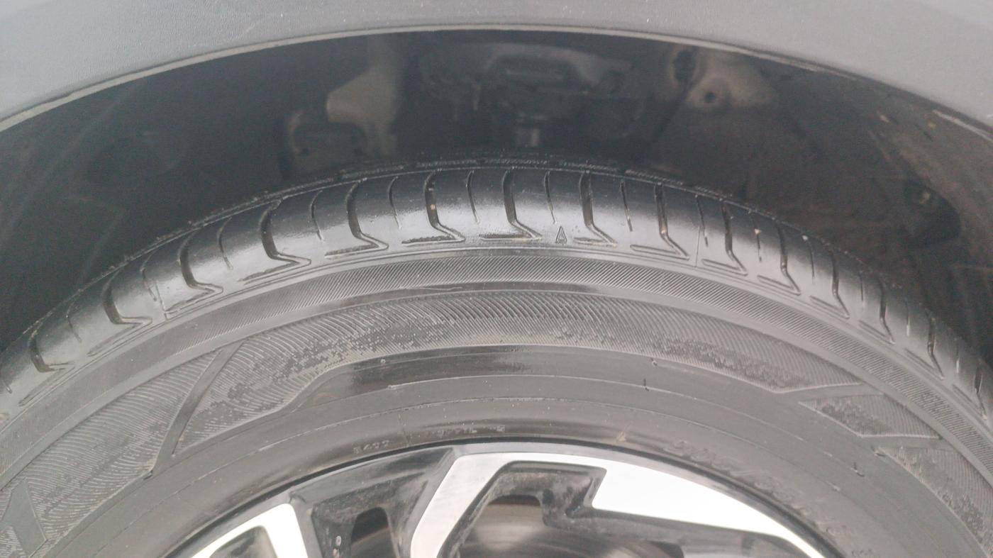 2024 KIA CARENS Luxury Plus 1.5 Turbo Petrol DCT 7 STR, Petrol, Automatic, 72,776 km, Left Front Tyre Tread