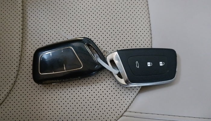 2021 MG HECTOR SHARP 1.5 PETROL CVT, Petrol, Automatic, 1,22,488 km, Key Close Up