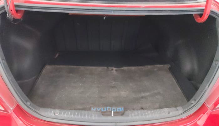 2015 Hyundai Verna FLUIDIC 4S 1.6 VTVT S(O), Petrol, Manual, 30,287 km, Boot Inside