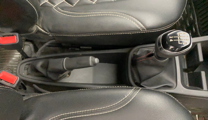 2024 Renault Kwid RXT 1.0, Petrol, Manual, 8,653 km, Gear Lever