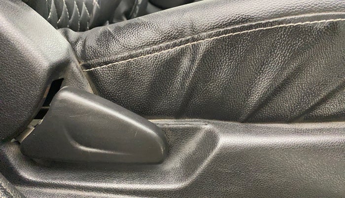 2024 Renault Kwid RXT 1.0, Petrol, Manual, 8,653 km, Driver Side Adjustment Panel