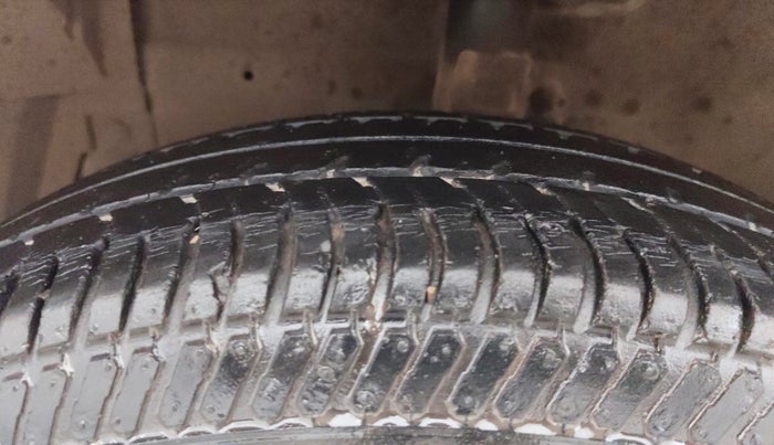 2013 Maruti Swift Dzire VXI, Petrol, Manual, 66,865 km, Left Front Tyre Tread