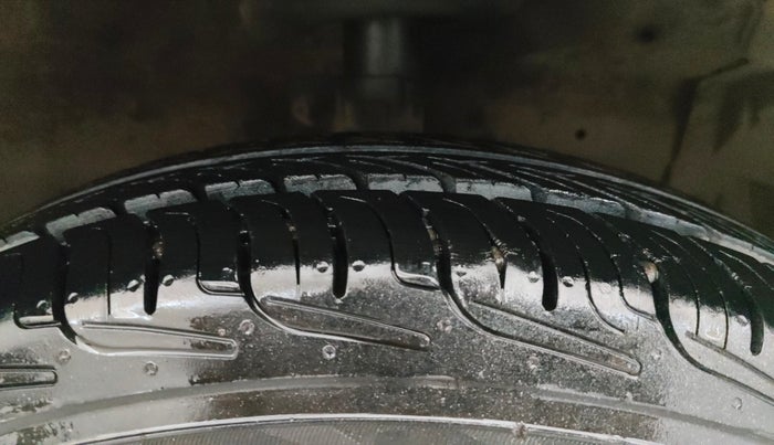 2013 Maruti Swift Dzire VXI, Petrol, Manual, 66,865 km, Right Front Tyre Tread