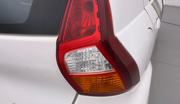 2017 Datsun Redi Go GOLD LIMITED EDITION, Petrol, Manual, 96,382 km, Right tail light - Minor scratches