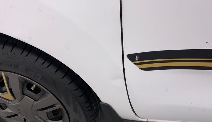2017 Datsun Redi Go GOLD LIMITED EDITION, Petrol, Manual, 96,382 km, Left fender - Slightly dented
