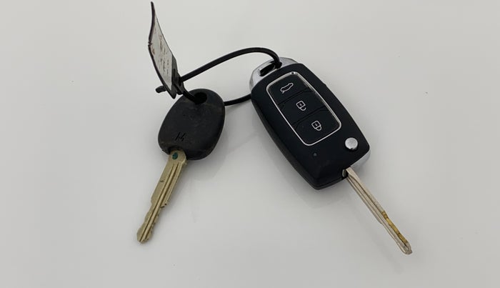 2019 Hyundai Xcent S 1.2, CNG, Manual, 90,638 km, Key Close Up