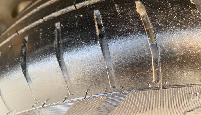 2018 Maruti Swift ZXI AMT, Petrol, Automatic, 98,789 km, Left Rear Tyre Tread