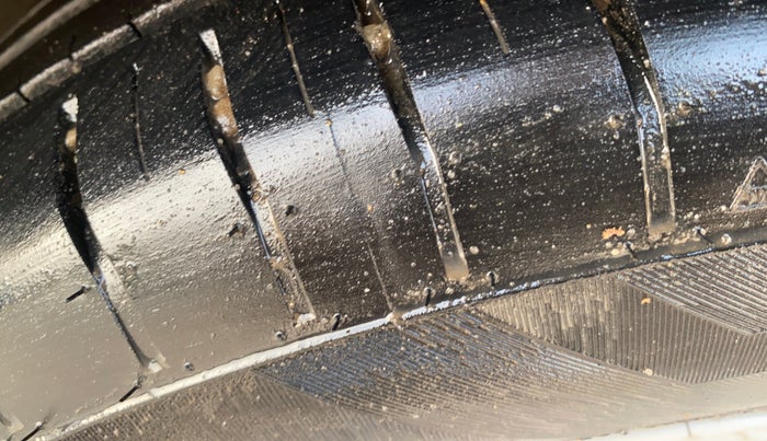 2018 Maruti Swift ZXI AMT, Petrol, Automatic, 98,789 km, Right Front Tyre Tread