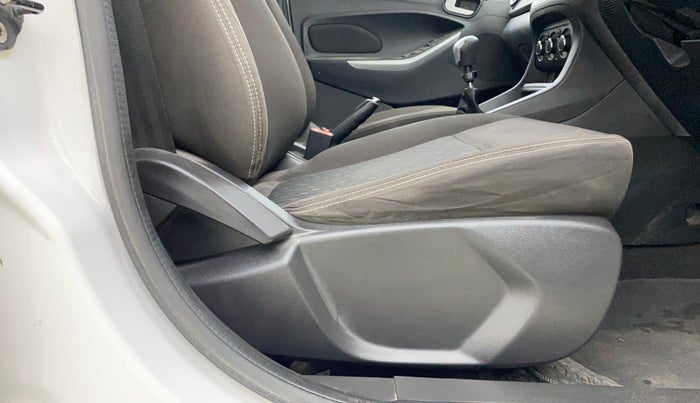 2015 Ford New Figo TREND 1.2 PETROL, Petrol, Manual, 86,735 km, Driver Side Adjustment Panel