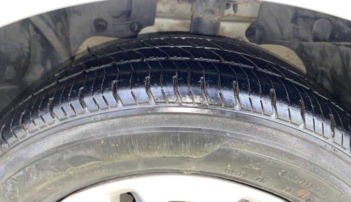 2015 Ford New Figo TREND 1.2 PETROL, Petrol, Manual, 86,735 km, Left Front Tyre Tread