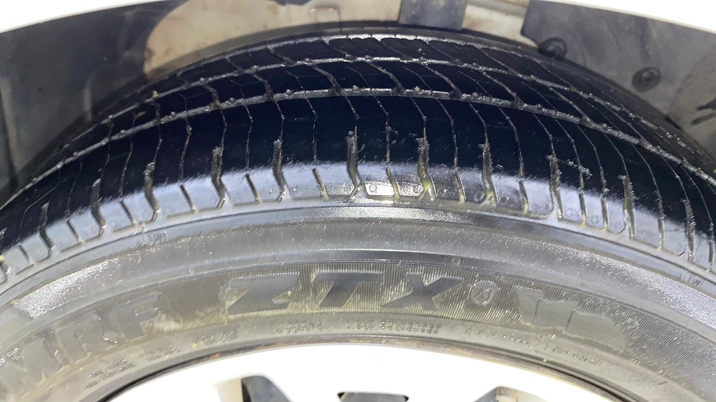 2015 Ford New Figo TREND 1.2 PETROL, Petrol, Manual, 86,765 km, Right Front Tyre Tread
