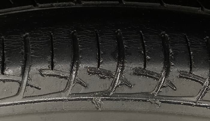 2017 Maruti Baleno DELTA PETROL 1.2, Petrol, Manual, 65,271 km, Right Rear Tyre Tread