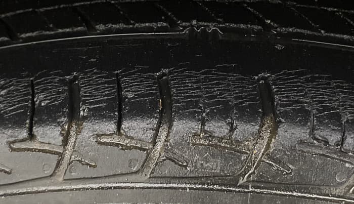 2017 Maruti Baleno DELTA PETROL 1.2, Petrol, Manual, 65,271 km, Left Front Tyre Tread