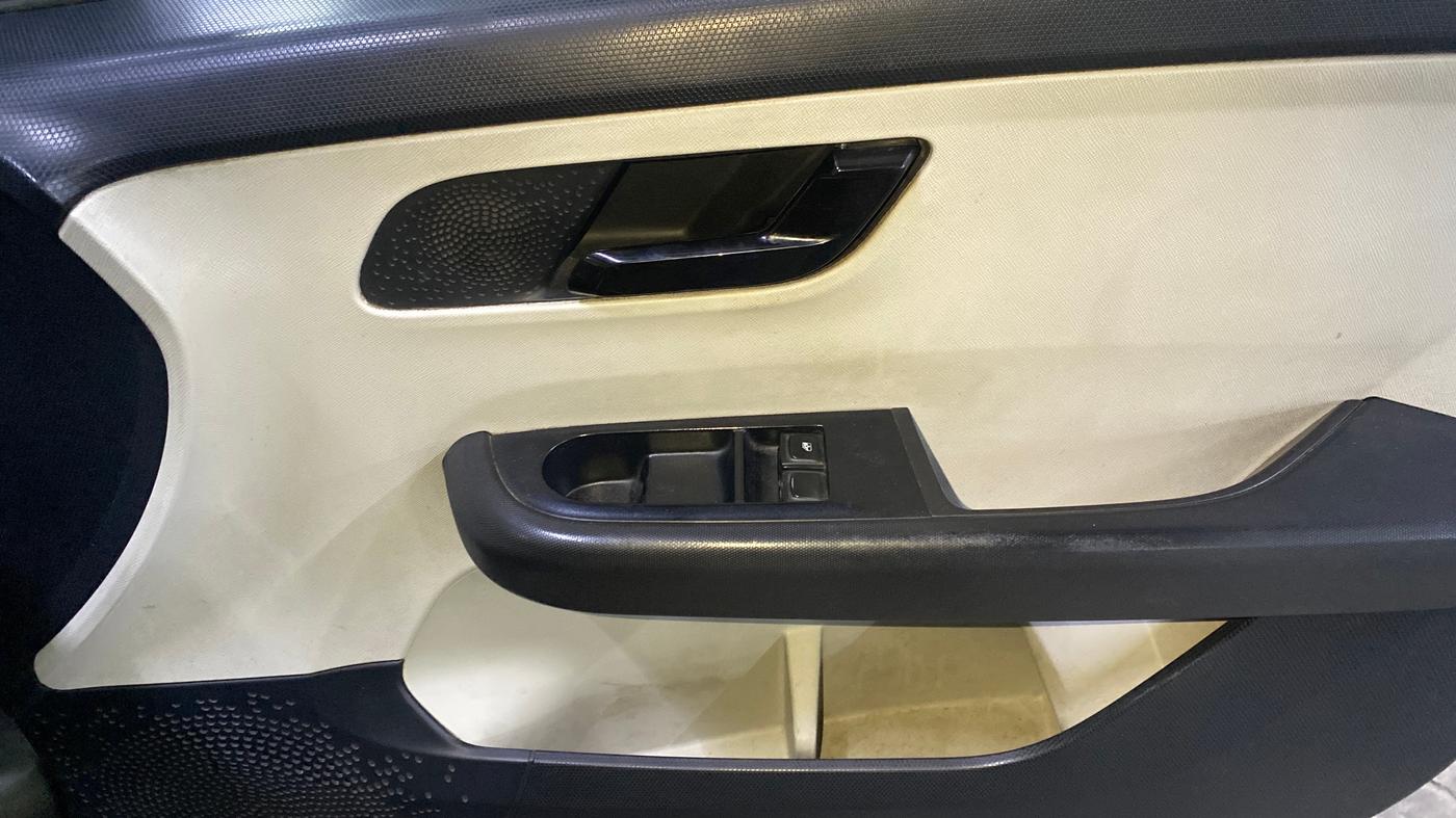 2022 Tata ALTROZ XE PLUS PETROL, Petrol, Manual, 87,701 km, Driver Side Door Panels Control