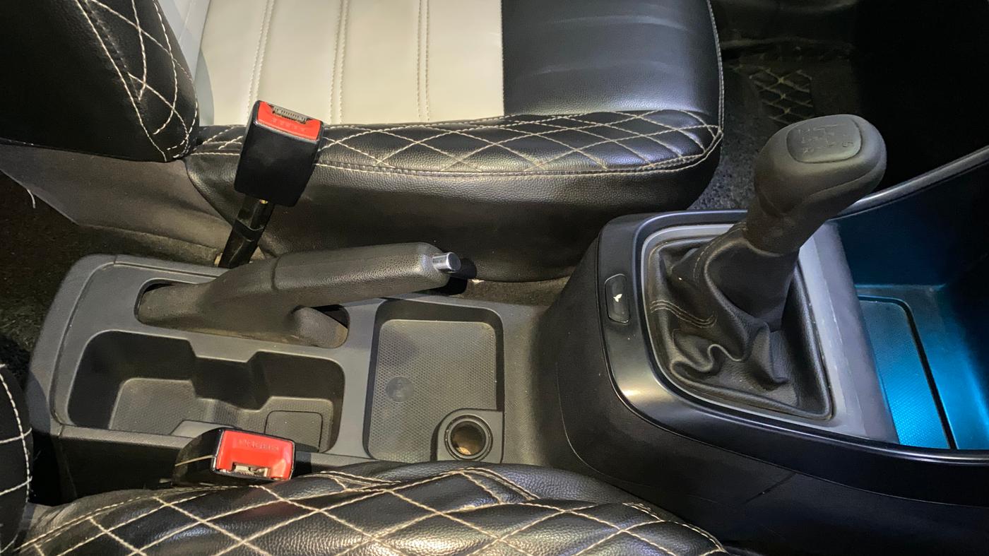 2022 Tata ALTROZ XE PLUS PETROL, Petrol, Manual, 87,701 km, Gear Lever