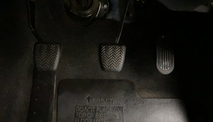 2018 Toyota Innova Crysta 2.4 GX 7 STR, Diesel, Manual, 52,018 km, Pedals