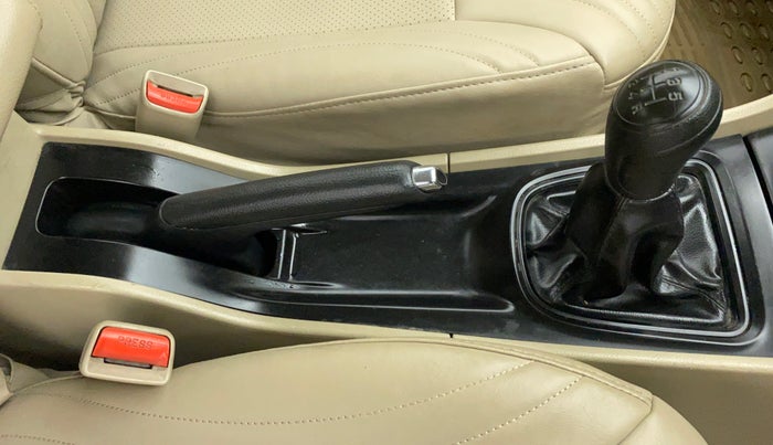 2019 Maruti Ciaz 1.5 SIGMA SHVS, Petrol, Manual, 38,917 km, Gear Lever