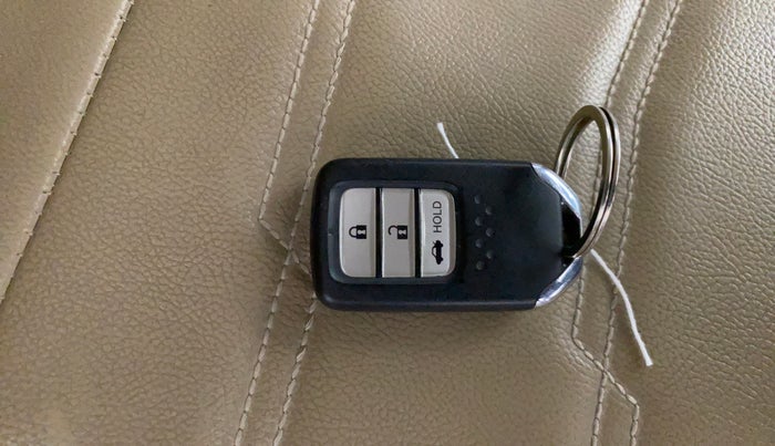 2022 Honda Amaze 1.2L I-VTEC VX CVT, Petrol, Automatic, 24,905 km, Key Close Up