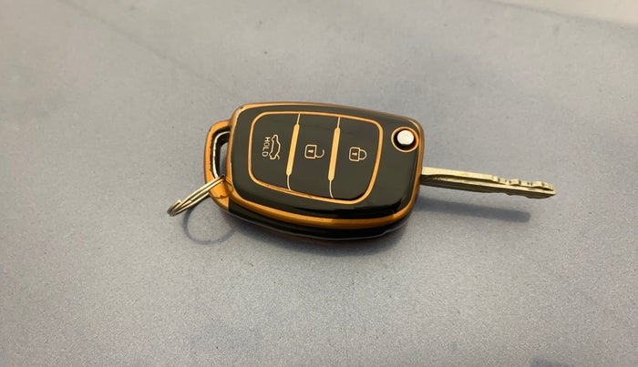 2014 Hyundai Xcent S 1.2, Petrol, Manual, 1,07,958 km, Key Close Up