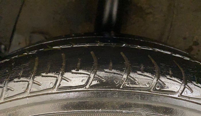 2014 Hyundai Xcent S 1.2, Petrol, Manual, 1,07,958 km, Right Rear Tyre Tread