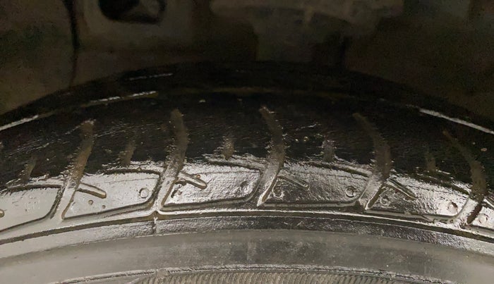 2014 Hyundai Xcent S 1.2, Petrol, Manual, 1,07,958 km, Left Front Tyre Tread