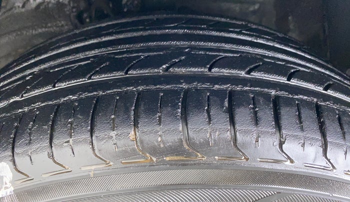 2013 Toyota Camry 2.5L AT, Petrol, Automatic, 96,362 km, Left Front Tyre Tread