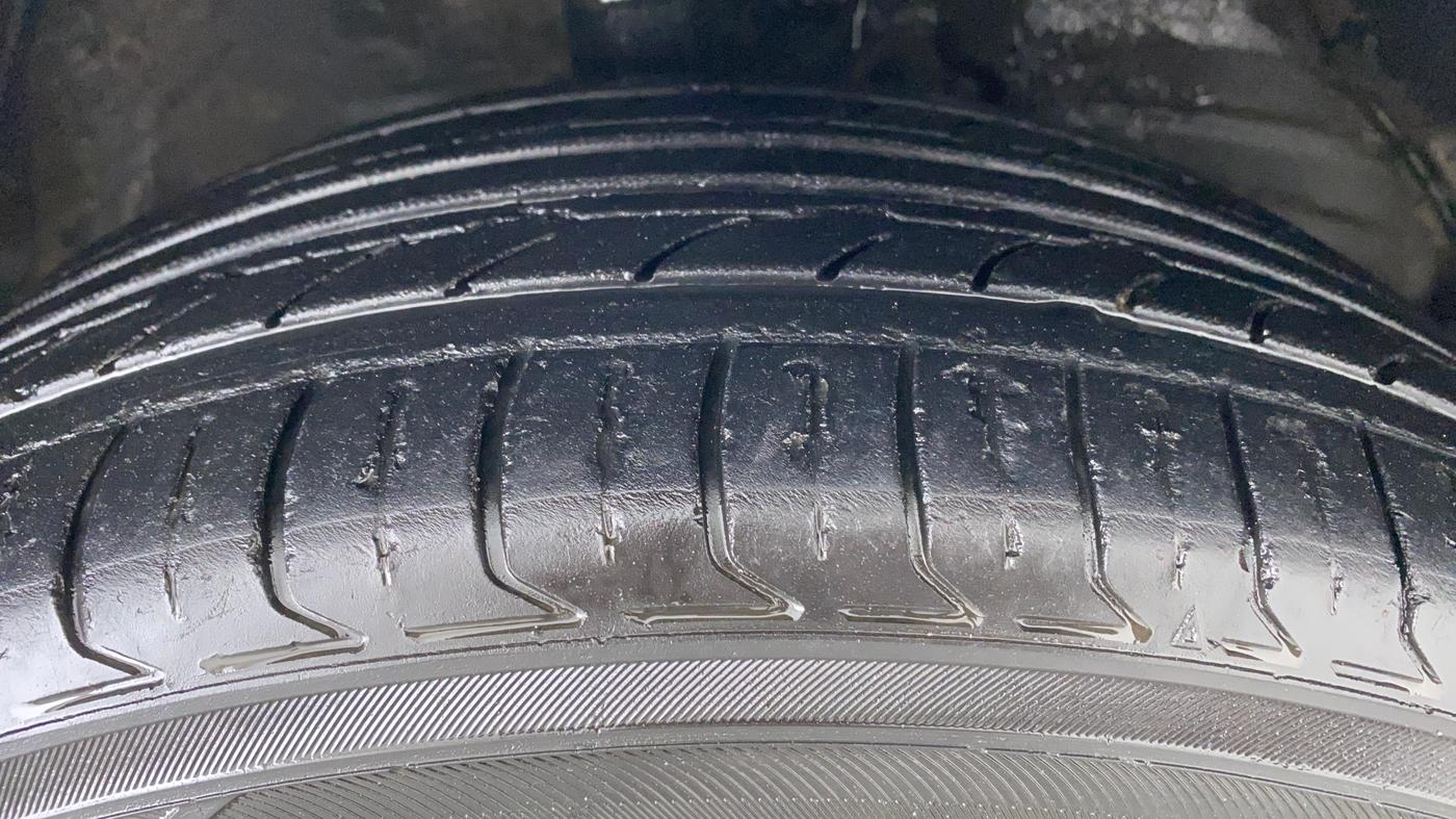 2013 Toyota Camry 2.5L AT, Petrol, Automatic, 96,362 km, Right Front Tyre Tread