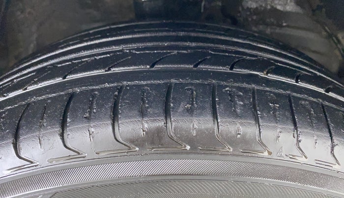 2013 Toyota Camry 2.5L AT, Petrol, Automatic, 96,362 km, Right Front Tyre Tread