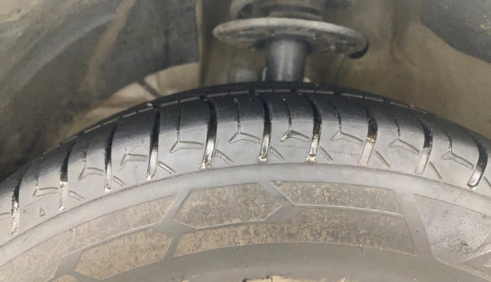 2023 Maruti Ertiga   VXI (O) CNG, CNG, Manual, 69,870 km, Left Front Tyre Tread