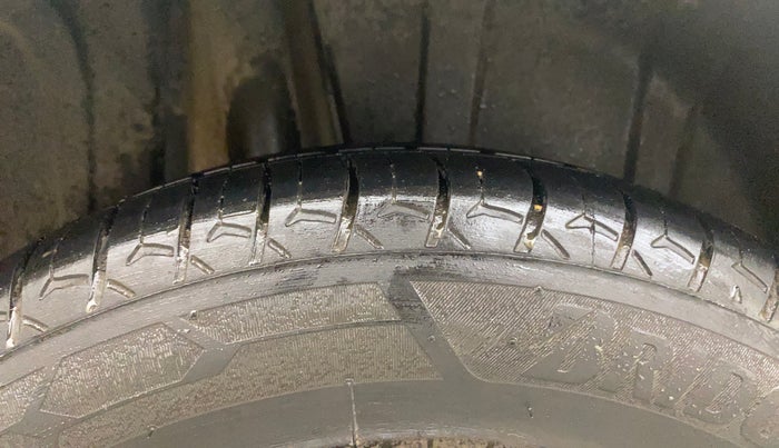 2023 Maruti Ertiga   VXI (O) CNG, CNG, Manual, 69,870 km, Right Rear Tyre Tread