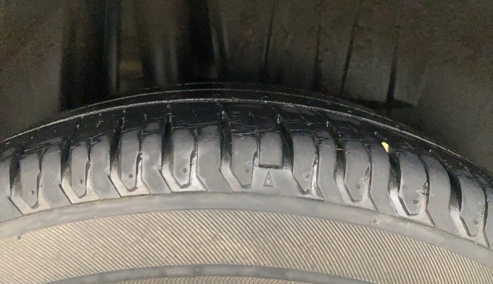 2018 Maruti Dzire ZXI, Petrol, Manual, 30,589 km, Right Rear Tyre Tread